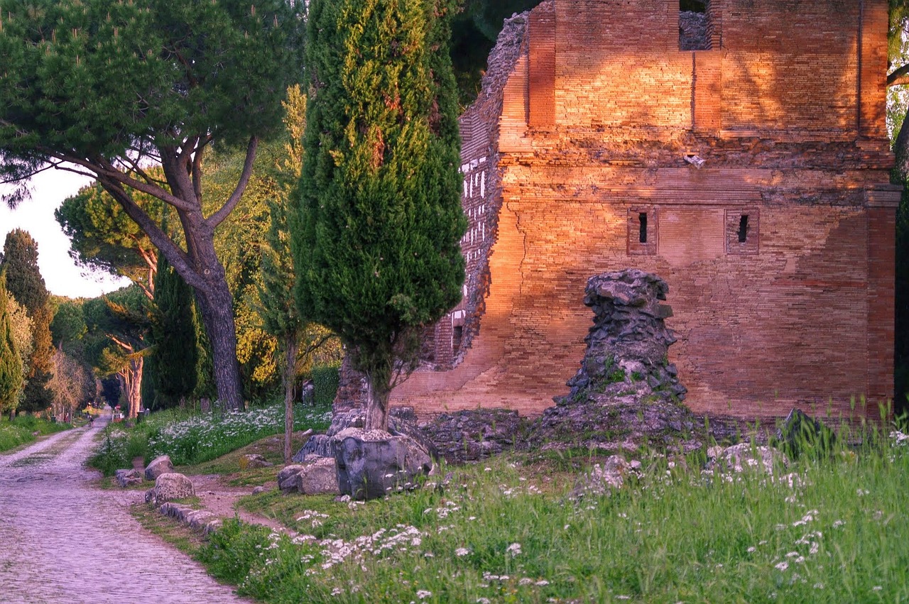 Alla Scoperta dell’Appia Antica: Un Viaggio tra Storia Natura e Tradizioni Enogastronomiche