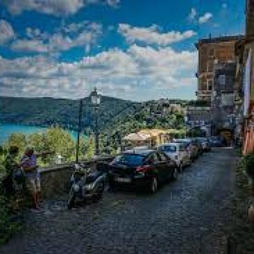 Castel Gandolfo: La Strada con Vista sul Lago Torna Accessibile ai Veicoli